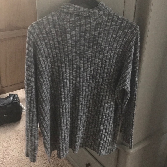 American Eagle turtleneck sweater - Picture 5 of 5